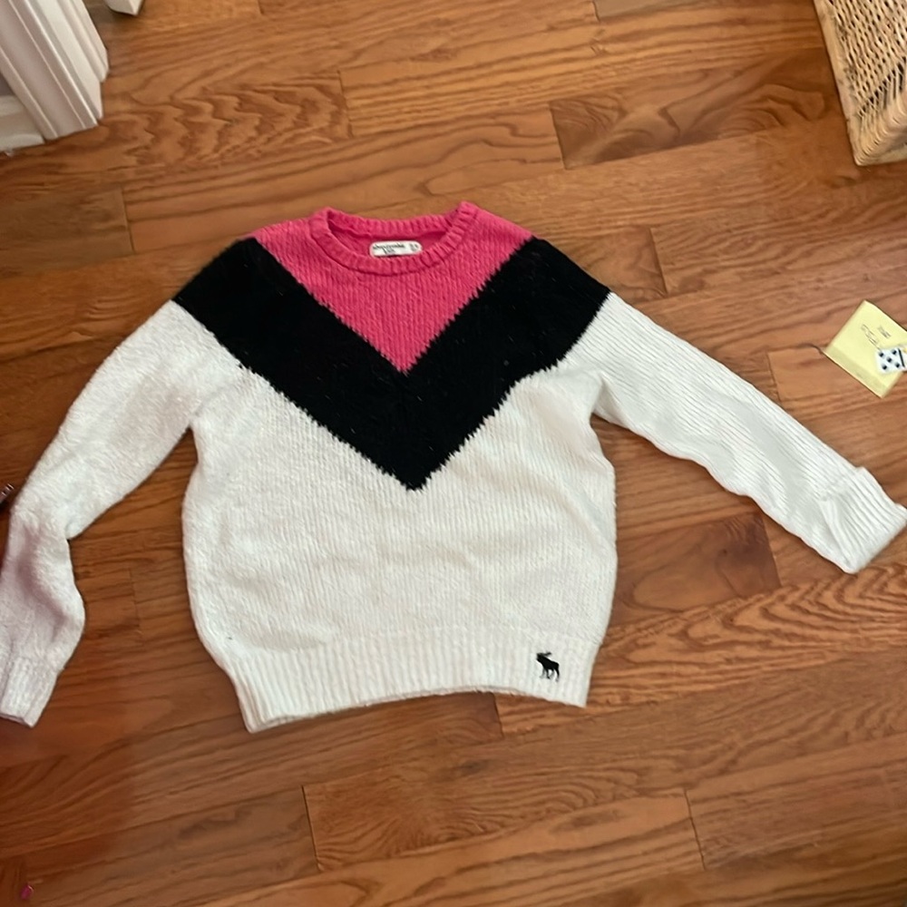 Super cute abercrombie kids sweater